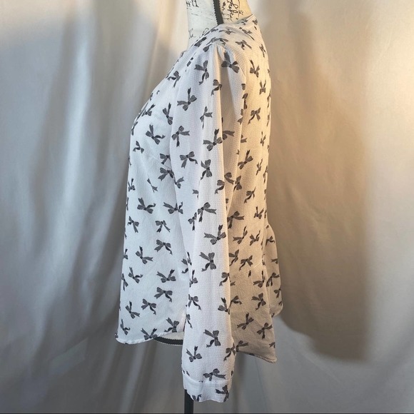 Roz & Ali Woman's Stretch V-Neck Half Button Down Bow Pattern Blouse M - Picture 2 of 7